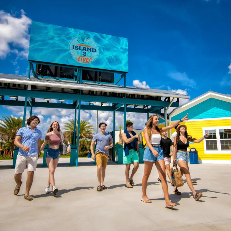 Group of people going into Island H20